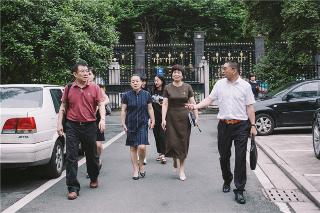 化學(xué)工業(yè)職業(yè)技能鑒定指導(dǎo)中心劉主任蒞臨錦鵬做指導(dǎo)工作(圖15)