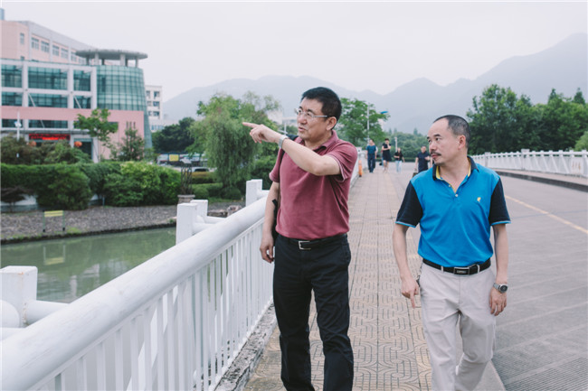 化學(xué)工業(yè)職業(yè)技能鑒定指導(dǎo)中心劉主任蒞臨錦鵬做指導(dǎo)工作(圖22)