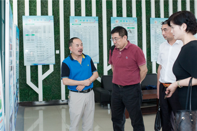化學(xué)工業(yè)職業(yè)技能鑒定指導(dǎo)中心劉主任蒞臨錦鵬做指導(dǎo)工作(圖27)