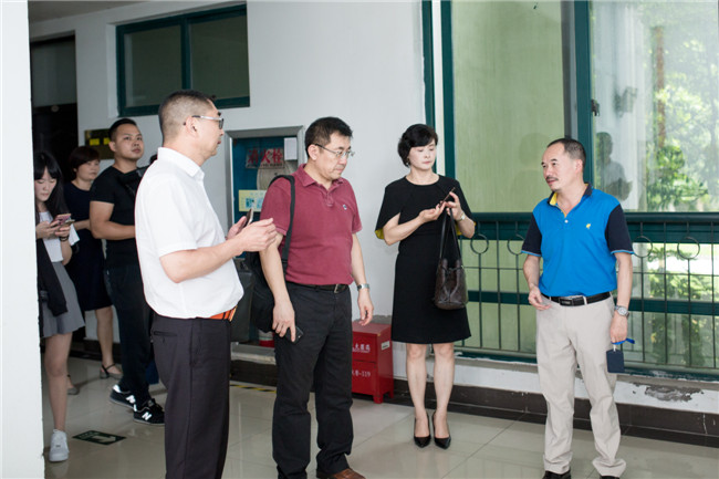 化學(xué)工業(yè)職業(yè)技能鑒定指導(dǎo)中心劉主任蒞臨錦鵬做指導(dǎo)工作(圖30)