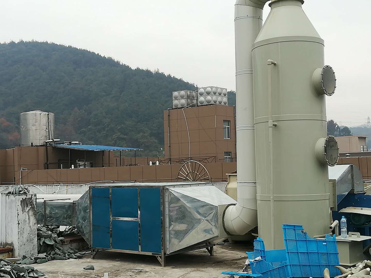 溫州市富羅迷鞋業(yè)有限公司VOCs廢氣治理工程——等離子有機(jī)廢氣凈化器(圖2) 溫州市富羅迷鞋業(yè)有限公司VOCs廢氣治理工程——等離子有機(jī)廢氣凈化器(圖2)