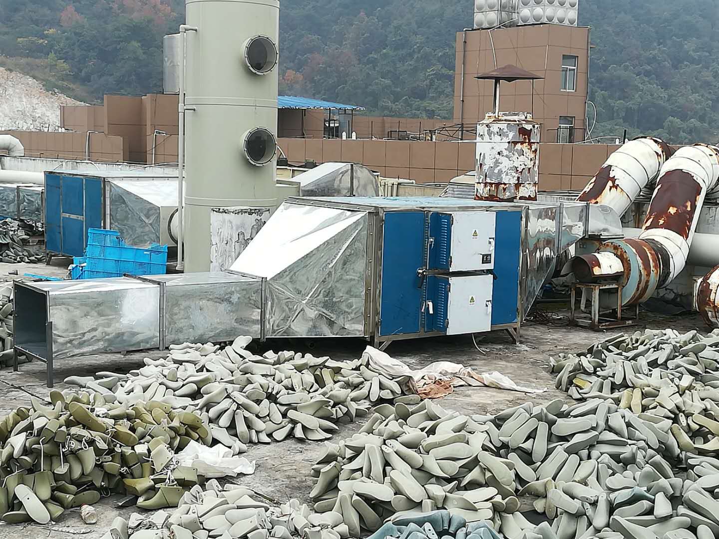 溫州市富羅迷鞋業(yè)有限公司VOCs廢氣治理工程——等離子有機(jī)廢氣凈化器(圖3) 溫州市富羅迷鞋業(yè)有限公司VOCs廢氣治理工程——等離子有機(jī)廢氣凈化器(圖3)