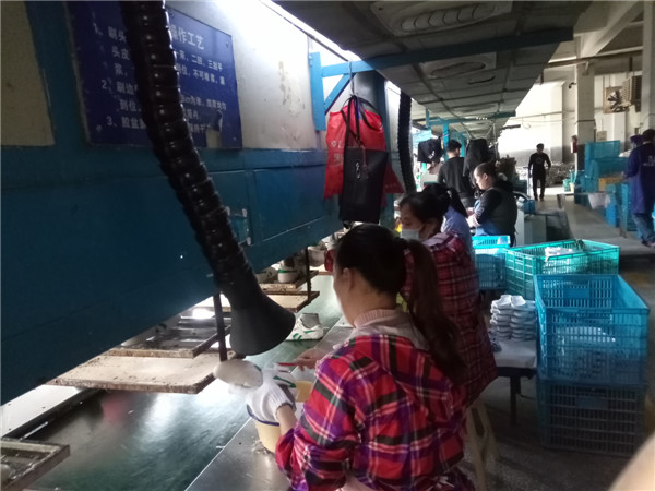 浙江正力鞋業(yè)有限公司VOCs廢氣治理工程——等離子有機廢氣凈化器(圖5) 浙江正力鞋業(yè)有限公司VOCs廢氣治理工程——等離子有機廢氣凈化器(圖5)